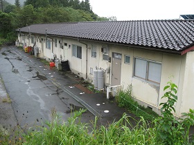 長屋タイプ（内出団地１など）※写真は赤団地