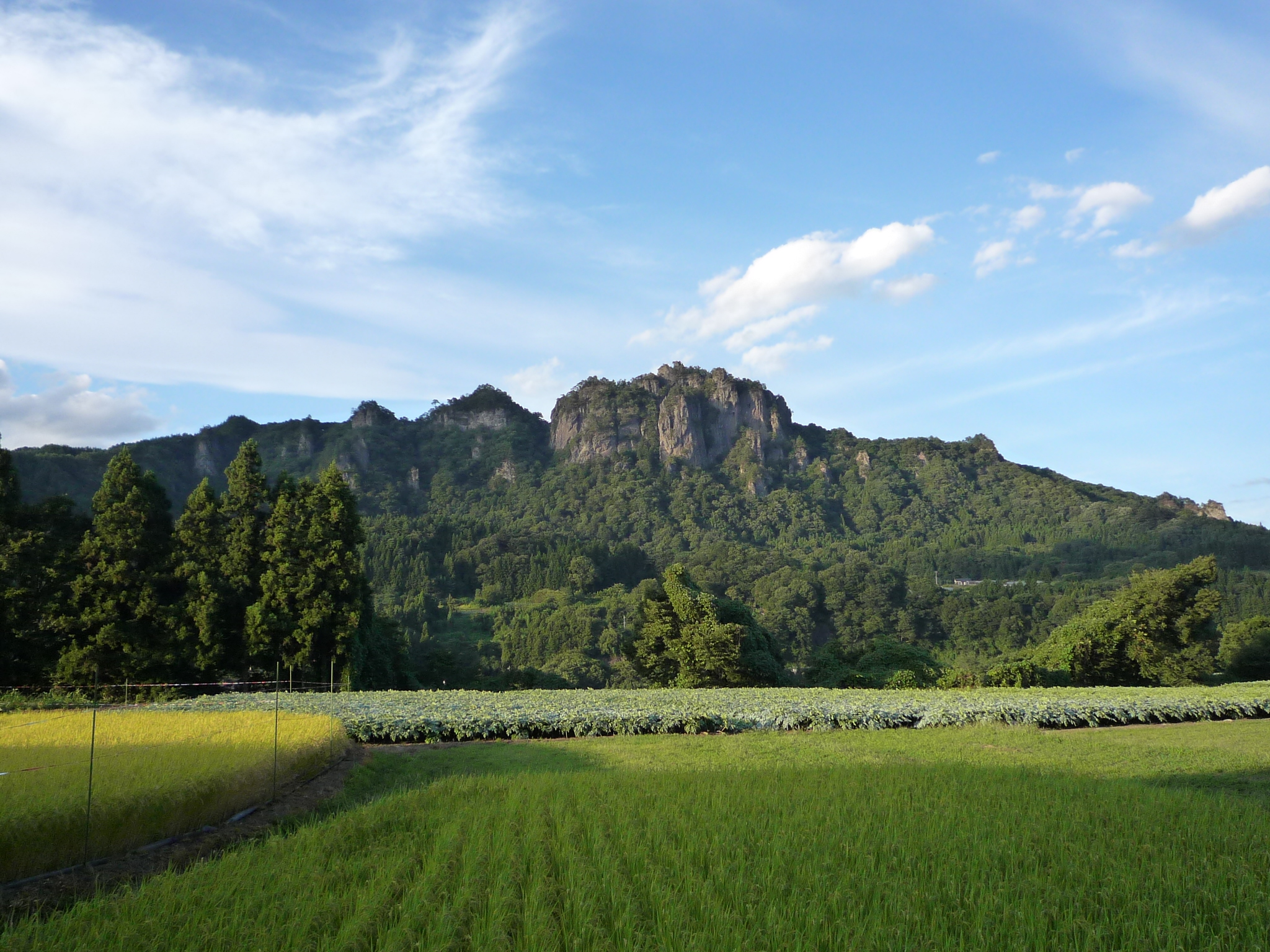 町のシンボル 岩櫃山 東吾妻町